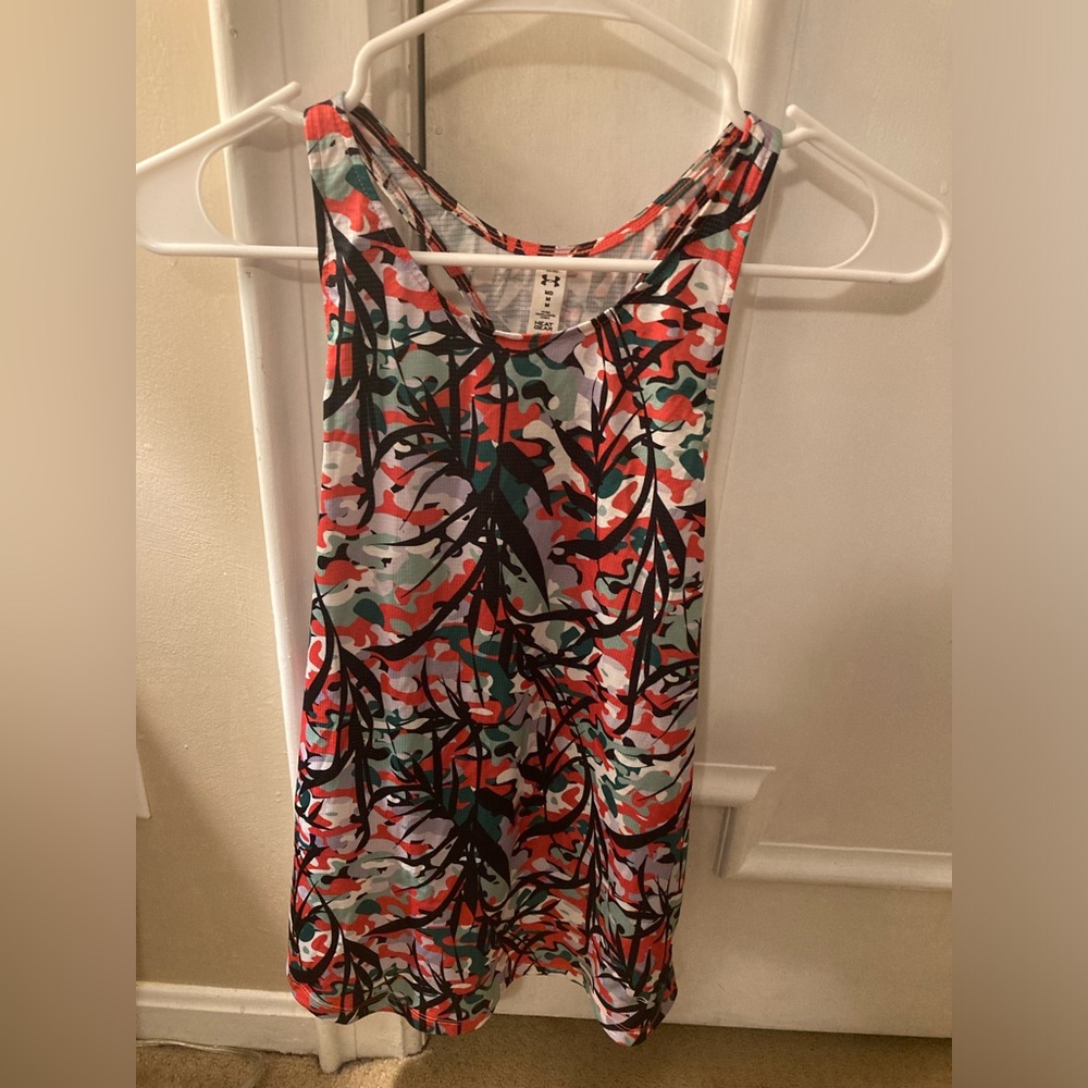 Under armor size medium shirt